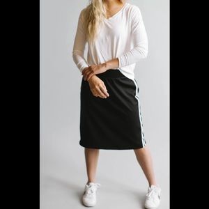 Athletic Knee Length Skort in Black LARGE